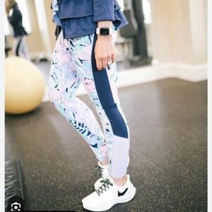 Lilly Pulitzer Luxletic blue & purple floral leggings Size  XS